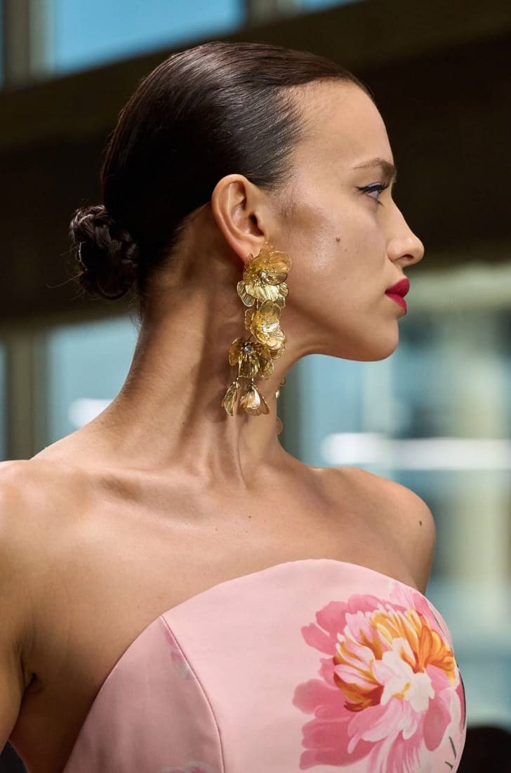 Флористические серьги от Carolina Herrera